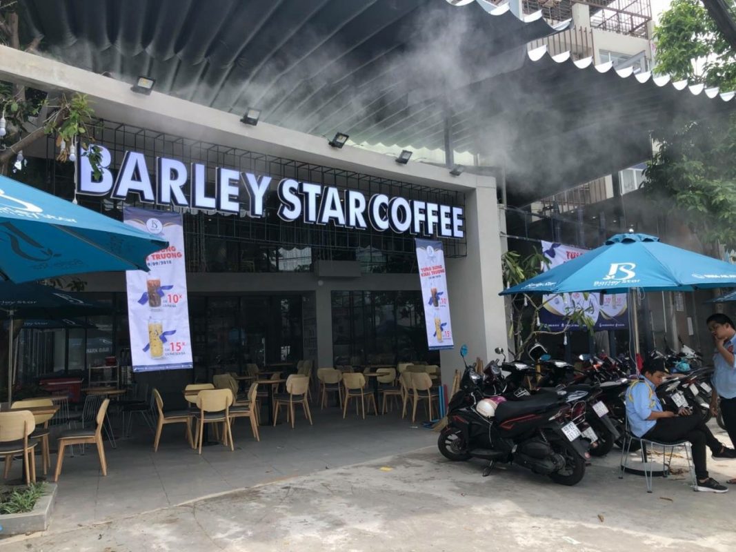 hệ thống phun sương mặt tiền quán cafe