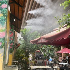 Hệ thống phun sương tạo ẩm cho quán cà phê