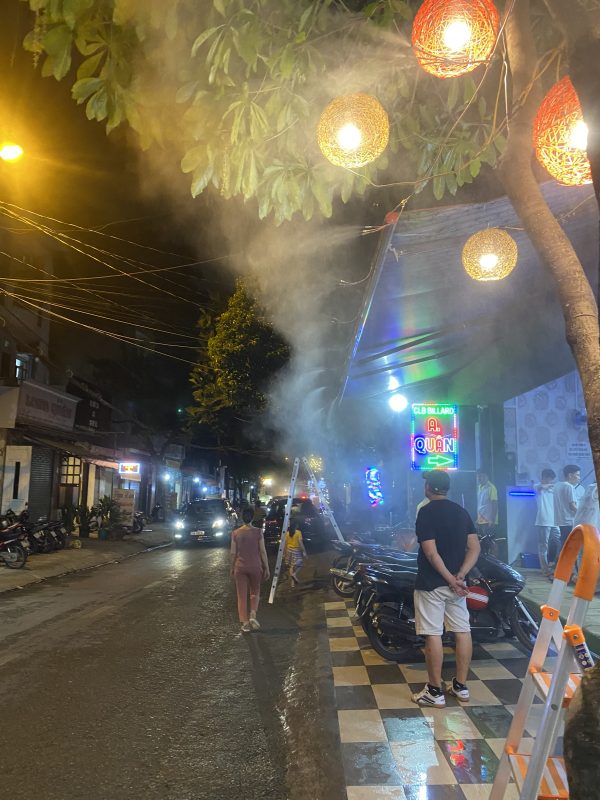 Phun sương cao áp mặt tiền quán cafe